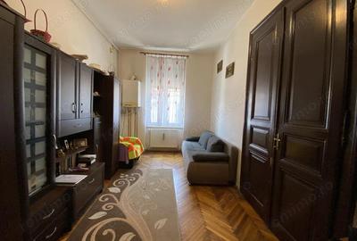 Apartament cu 5 camere decomandat, mobilat în Elisabetin