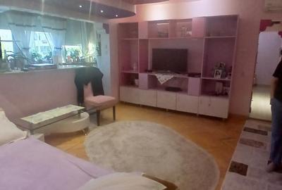 Apartament cu 3 camere semidecomandat, mobilat în Girocului