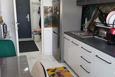 Apartament cu 3 camere decomandat în Berceni