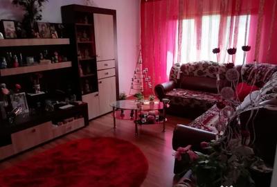 Apartament cu 3 camere decomandat în Tomești