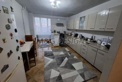 Apartament cu 4 camere decomandat, mobilat în Mircea cel Bătrân - 1