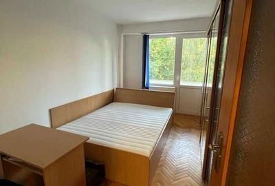 Apartament cu 3 camere decomandat, mobilat în Spitalul Județean