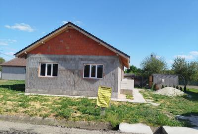 Casă cu 2 camere decomandat în Girișu de Criș - 1
