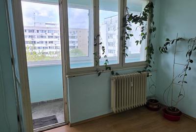 Apartament cu 3 camere decomandat în Berceni - 3