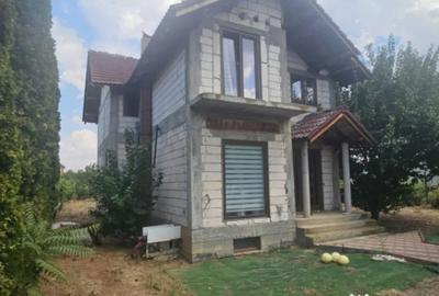 Casă cu 5 camere cu Teren 1300 Mp în Malu Mare - 14