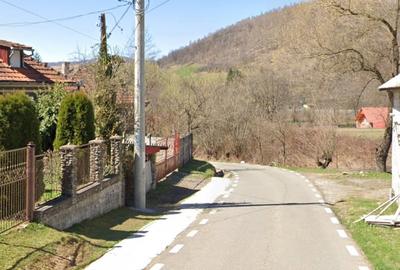 Casă cu 4 camere cu Teren 400 Mp în Central