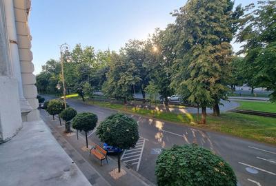 Apartament cu 3 camere semidecomandat în Central - 4