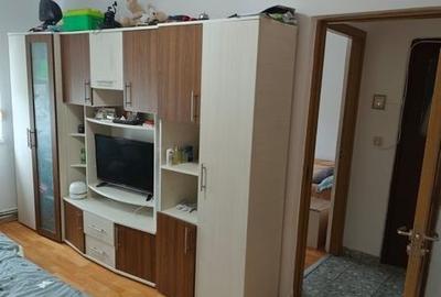 Apartament cu 2 camere semidecomandat, mobilat în Florilor