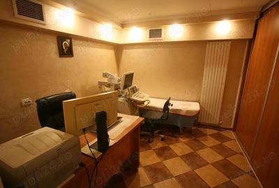 Spațiu comercial, de 142 mp, în Central - 8