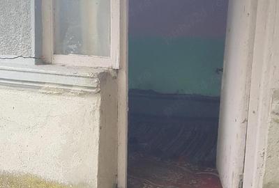 Casă cu 4 camere cu Teren 1000 Mp în Crivăț - 2