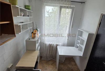 Apartament cu 3 camere, mobilat în Zona industrială - 1