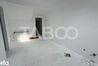 Apartament cu 3 camere decomandat în Cristian - 13