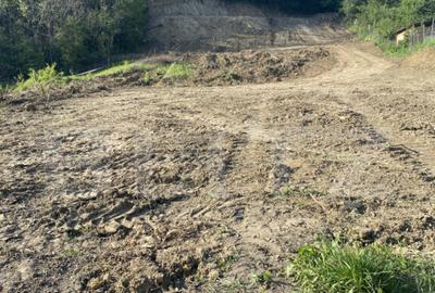 Teren de 3300 mp, în Central - 8