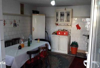 Casă cu 4 camere decomandat cu Teren 280 Mp în Central - 4
