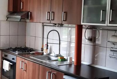 Apartament cu 3 camere de inchiriat