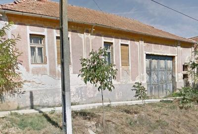 Casă cu 4 camere în Central - 2