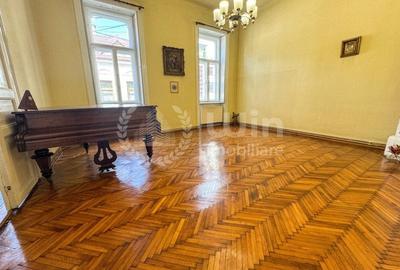 Apartament cu 3 camere semidecomandat în Central - 1