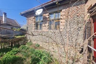 Proprietate renovabila pe 800 mp teren, cartier linistit de case, zona Bartolome - 2