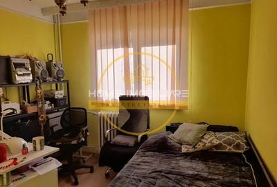 Etaj 1,Apartament 3 camere,bloc din 1980 ,zona Alexandru cel bun - 2