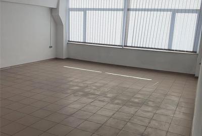 Spațiu comercial, de 15,000 mp, în Central - 4