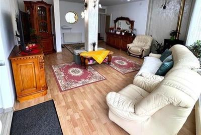 Casa in apreciabil potential,cu terase, curte,gradina echipata,2 pivnite,Str. Ro - 17