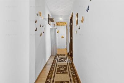 Apartament cu 3 camere decomandat în Tractorul - 15
