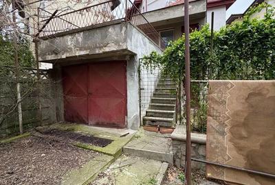Casă cu 6 camere cu Canalizare în Cotroceni - 1