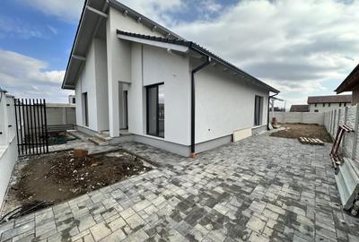 Casă individuală cu 4 camere cu Canalizare în Micești - 1