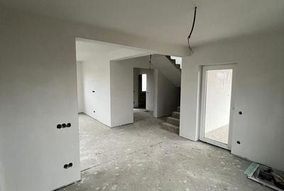 Casă cu 3 camere cu Teren 450 Mp în Central - 2