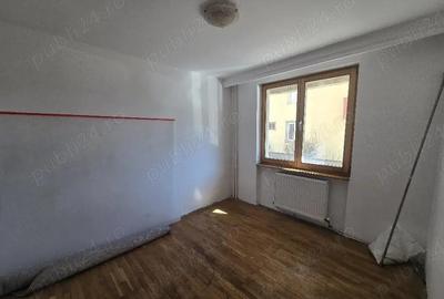 Spațiu comercial, de 67 mp, în Central - 3