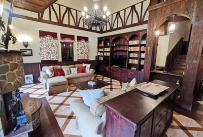 Casă cu 6 camere cu Teren 4042 Mp în Central