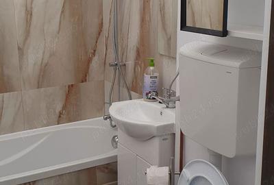 Garsonieră decomandată în Titan