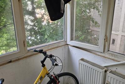 Apartament cu trei camere , decomandat , et.2, Lipovei - 5