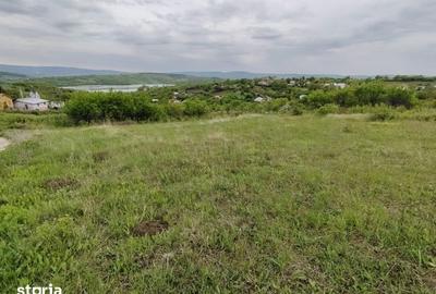 Teren de 1800 mp, în Miroslava