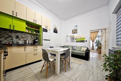 Apartament cu 3 camere semidecomandat în Central