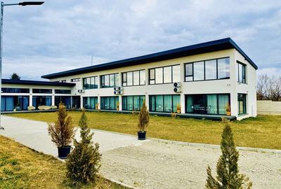 Casă cu 4 camere cu Teren 4600 Mp în Central - 1