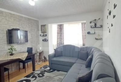 Apartament cu 3 camere semidecomandat în Central