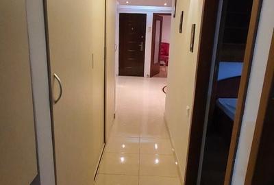 Apartament cu 3 camere decomandat în Nicolina