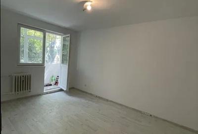 Apartament cu 2 camere, decomandat, etajul 1/4, zona Podu Ros - 1