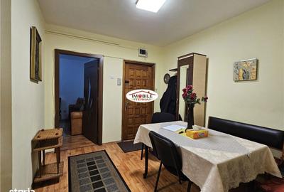 Apartament cu 3 camere decomandat în Vasile Aaron - 1