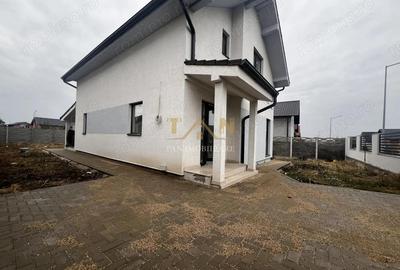Casă cu 4 camere cu Teren 600 Mp în Giarmata