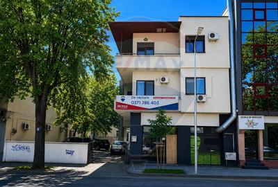 Apartament cu 3 camere, mobilat în Ultracentral