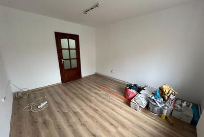 VAND garsoniera 1 camera,renovata,bucatarie,baie,et.3, zona Lazaret - 3