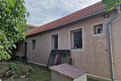 Casă individuală cu 6 camere cu Teren 306 Mp în Muncitoresc - 1