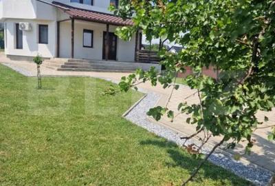 Casă cu 5 camere cu Teren 900 Mp în Central - 1