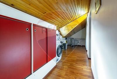 Casă cu 9 camere cu Teren 650 Mp în Tractorul - 47