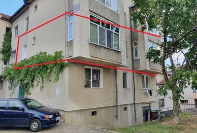 Apartament 3 camere, decomandat, etaj 1, nemobilat - 1