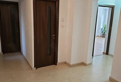 Apartament cu 4 camere decomandat, mobilat în Ultracentral