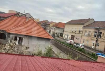 Spațiu comercial, de 1,200 mp, în Central - 1