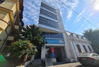 Birou, 1600 mp în Universitate